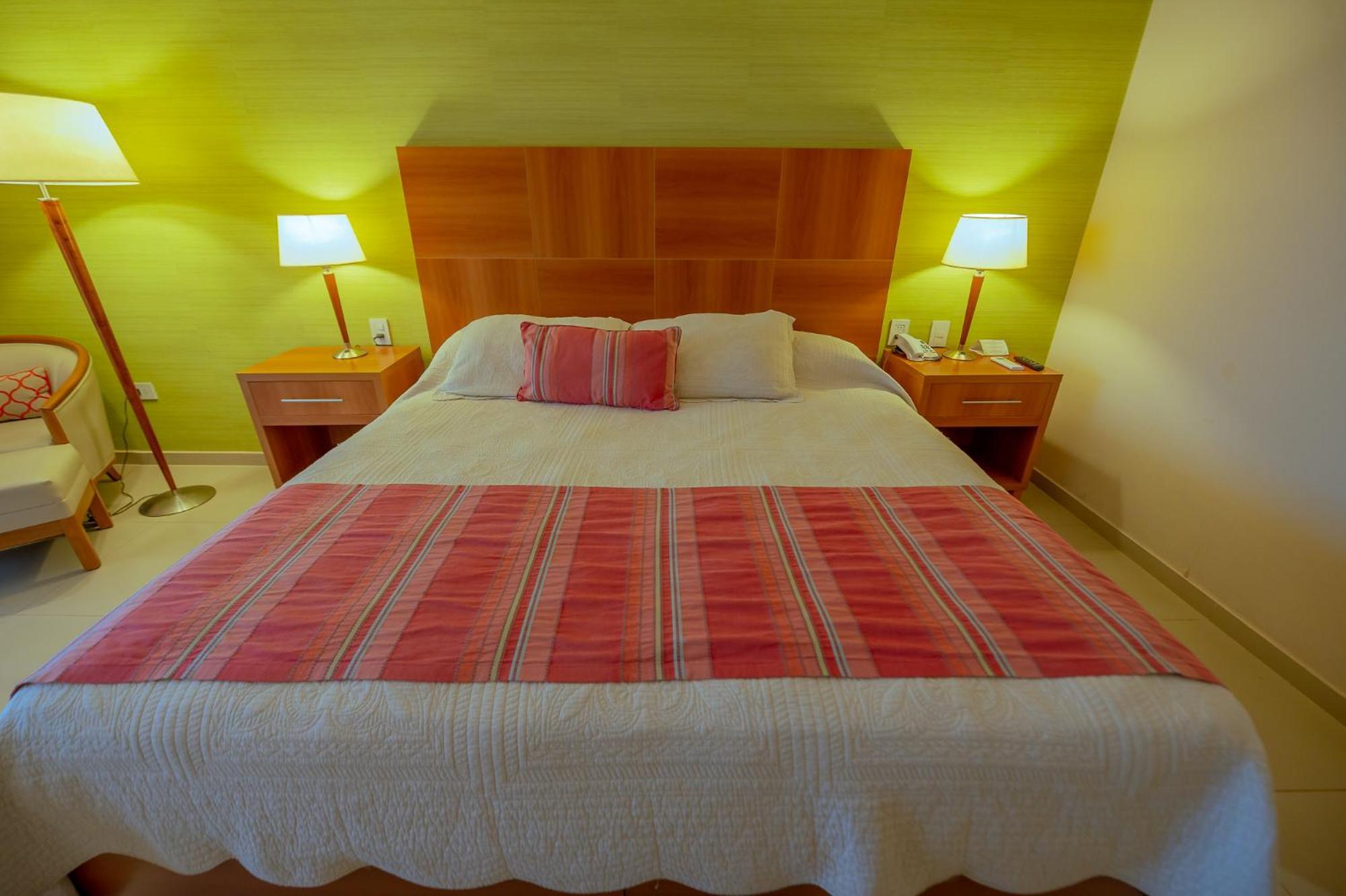 Condado Casino Hotel Paso de la Patria